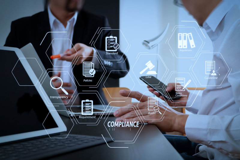 Gestione della compliance digitale in azienda con strumenti software, analisi documenti e controllo processi per PMI