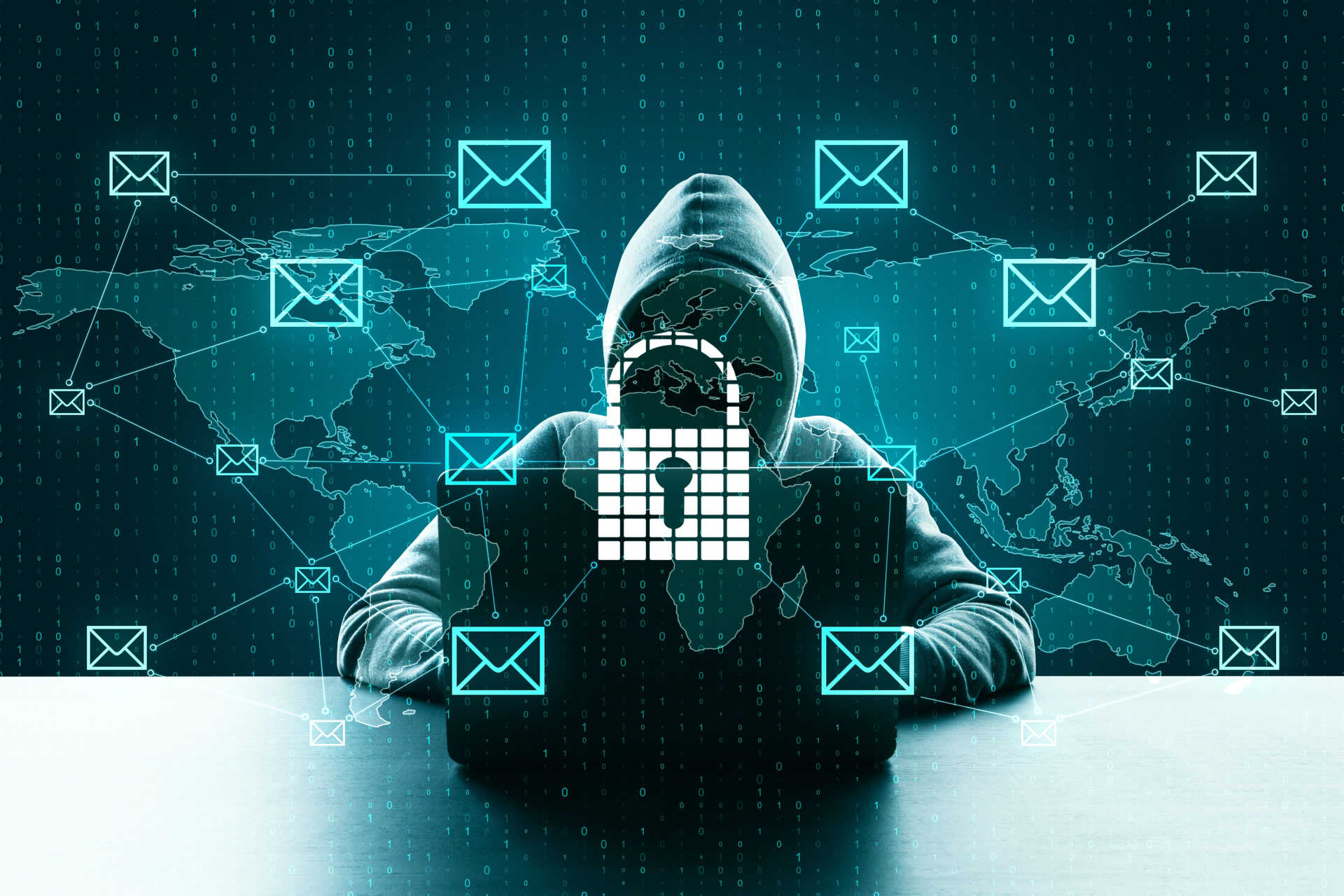 Hacker con cappuccio davanti a un computer durante un attacco phishing con email fraudolente e rete digitale globale sullo sfondo.